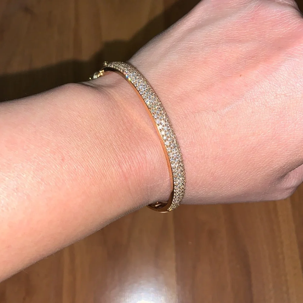 NWT 18k Gold and Diamond Bangle Bracelet